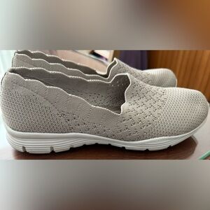 Skechers Women's Seager Stat Slip On Walking Shoes sz 7 Beige